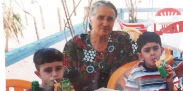 Η απίστευτη ιστορία της Ροδίτισσας που γέννησε δίδυμα στα 60 και τώρα τα χαίρεται στα 83 της!